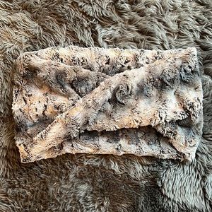 Peace & pearls furry scarf